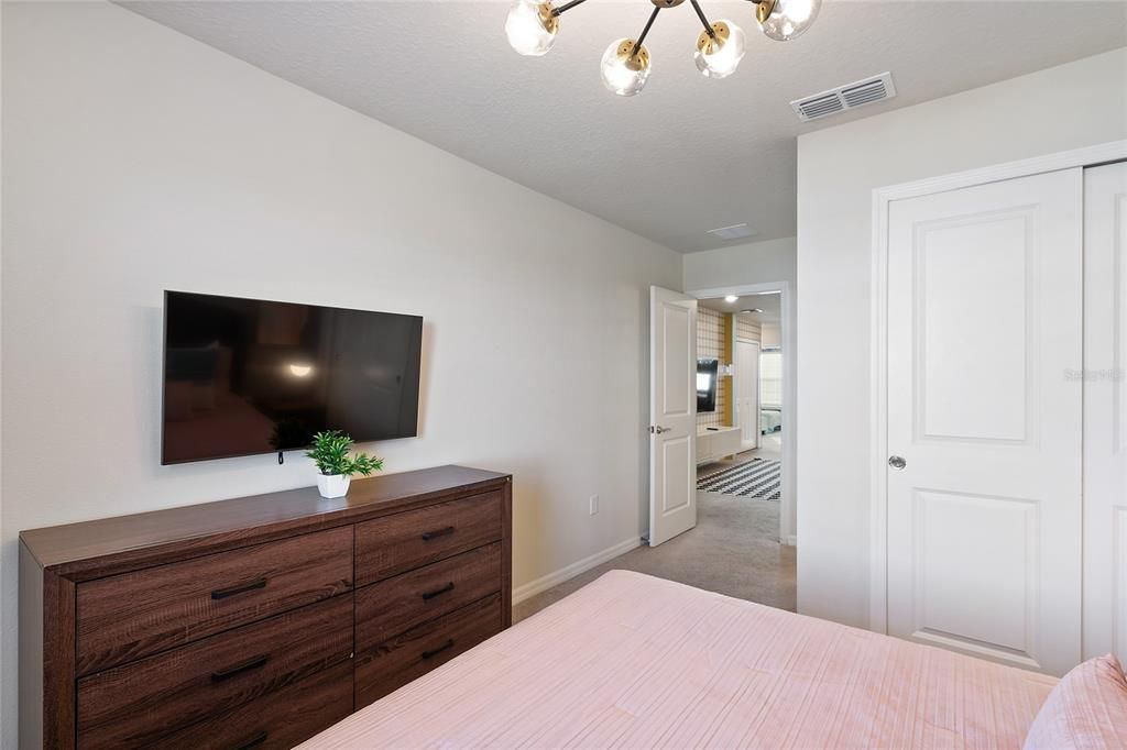 Active With Contract: $525,000 (5 beds, 4 baths, 2283 Square Feet)