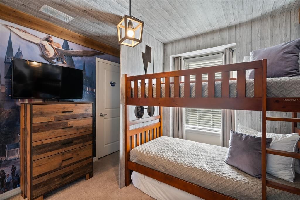 Active With Contract: $525,000 (5 beds, 4 baths, 2283 Square Feet)