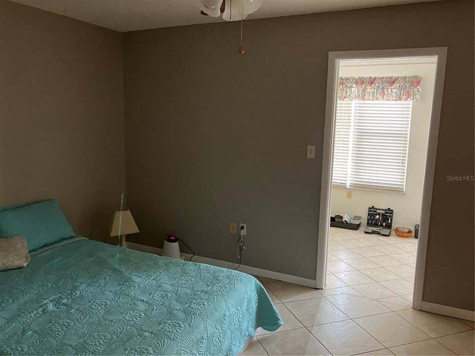 待售: $115,000 (2 贝兹, 1 浴室, 1040 平方英尺)