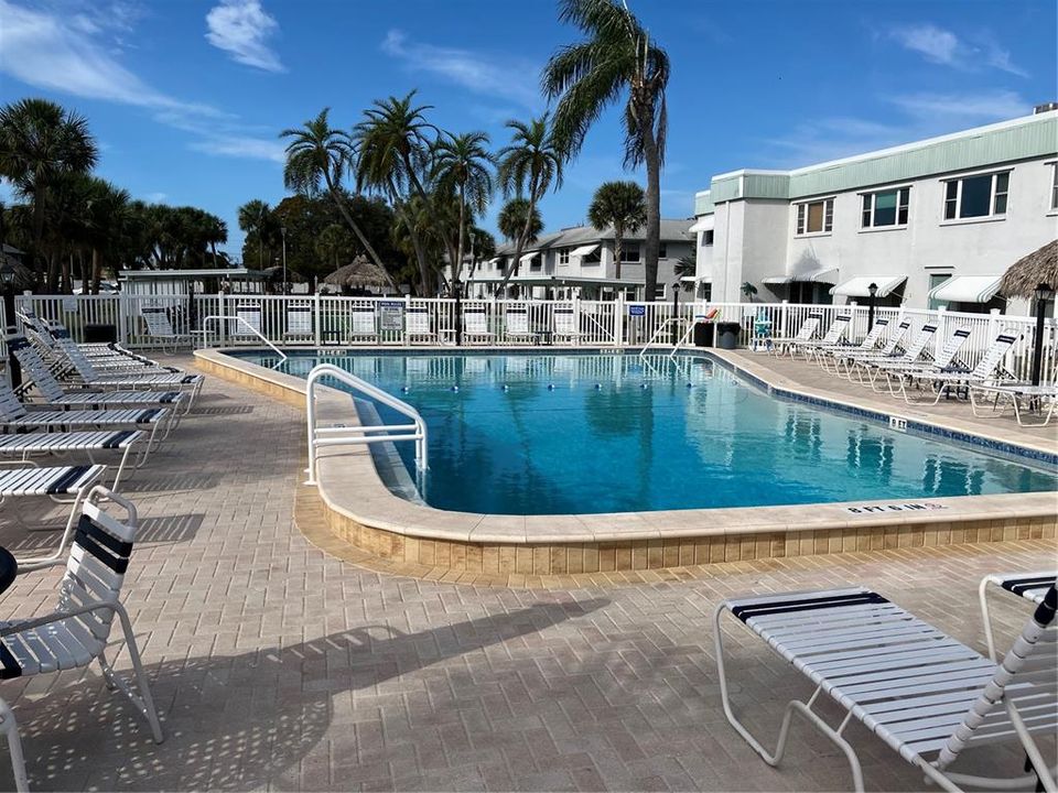 待售: $115,000 (2 贝兹, 1 浴室, 1040 平方英尺)