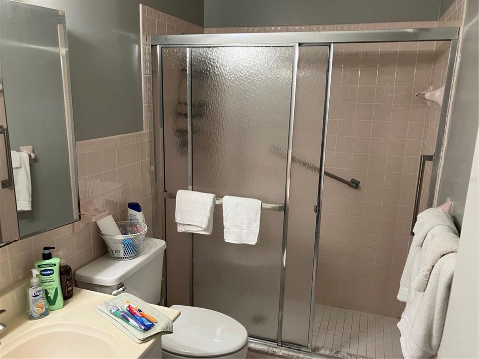 待售: $115,000 (2 贝兹, 1 浴室, 1040 平方英尺)