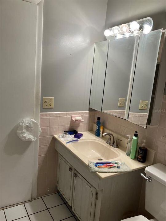 待售: $115,000 (2 贝兹, 1 浴室, 1040 平方英尺)