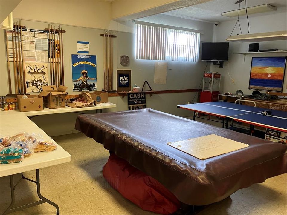 待售: $115,000 (2 贝兹, 1 浴室, 1040 平方英尺)