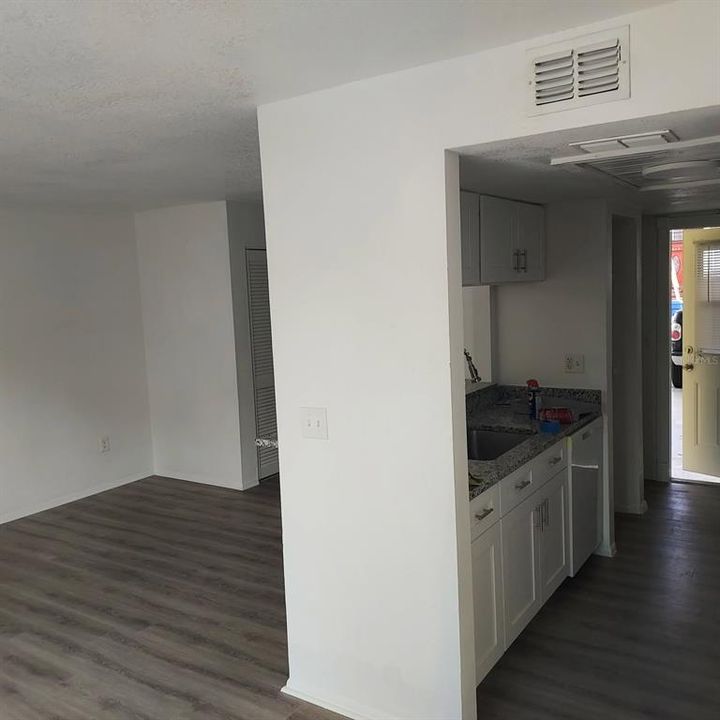 For Rent: $2,100 (3 beds, 2 baths, 1230 Square Feet)