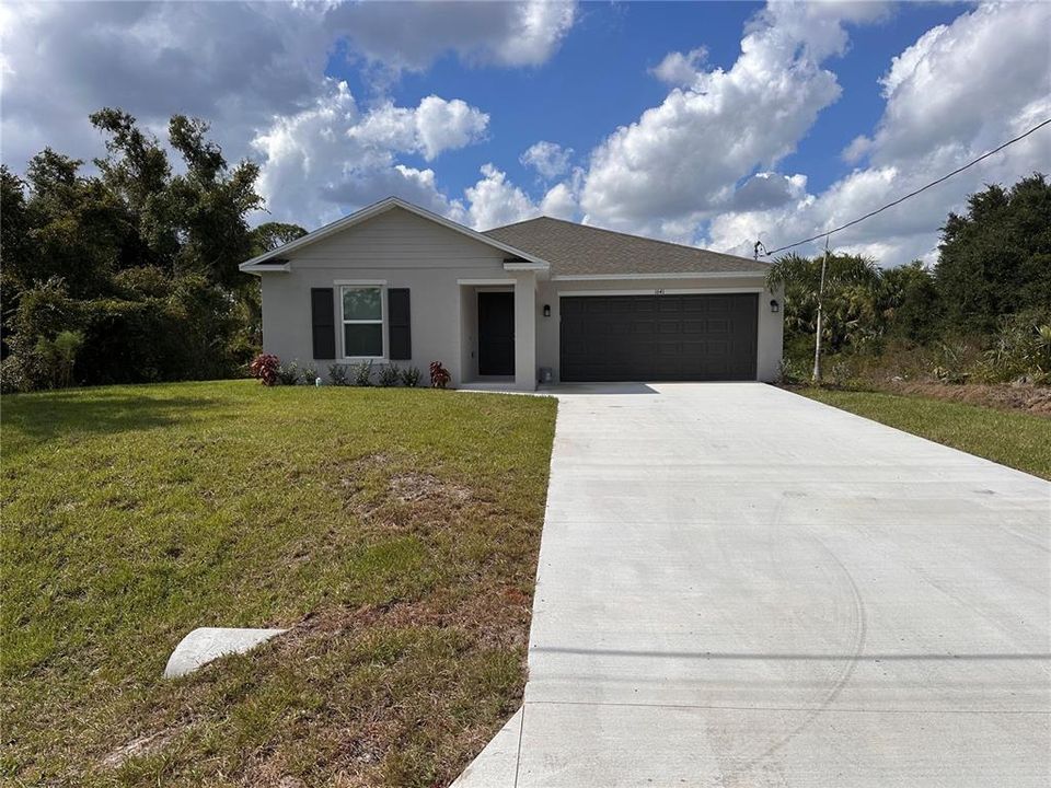 Recently Rented: $1,600 (3 beds, 2 baths, 1487 Square Feet)