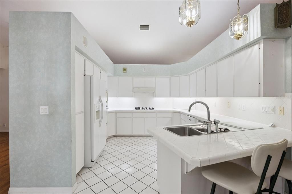 For Sale: $385,000 (3 beds, 2 baths, 2251 Square Feet)