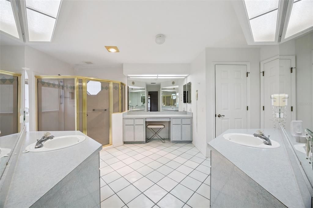 For Sale: $385,000 (3 beds, 2 baths, 2251 Square Feet)