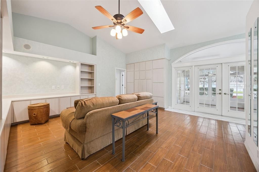 For Sale: $385,000 (3 beds, 2 baths, 2251 Square Feet)