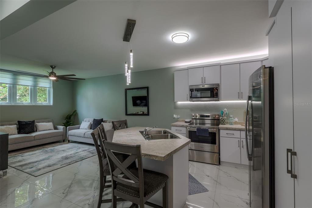 На продажу: $389,000 (1 спален, 1 ванн, 785 Квадратных фут)