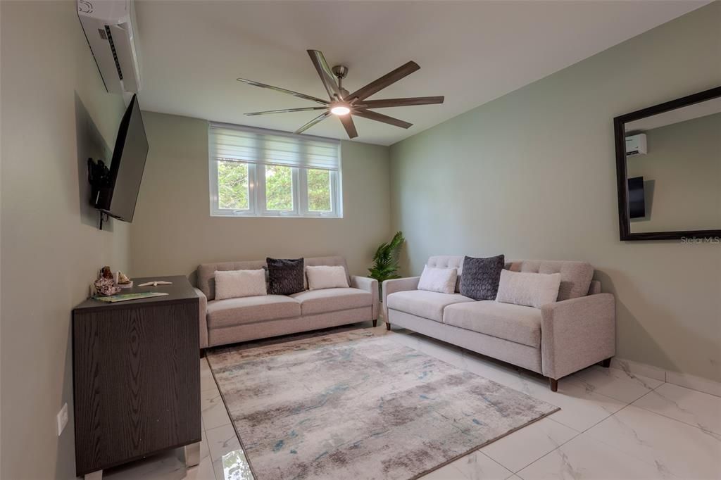 На продажу: $389,000 (1 спален, 1 ванн, 785 Квадратных фут)