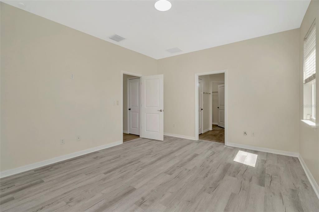 For Sale: $600,000 (5 beds, 3 baths, 2237 Square Feet)