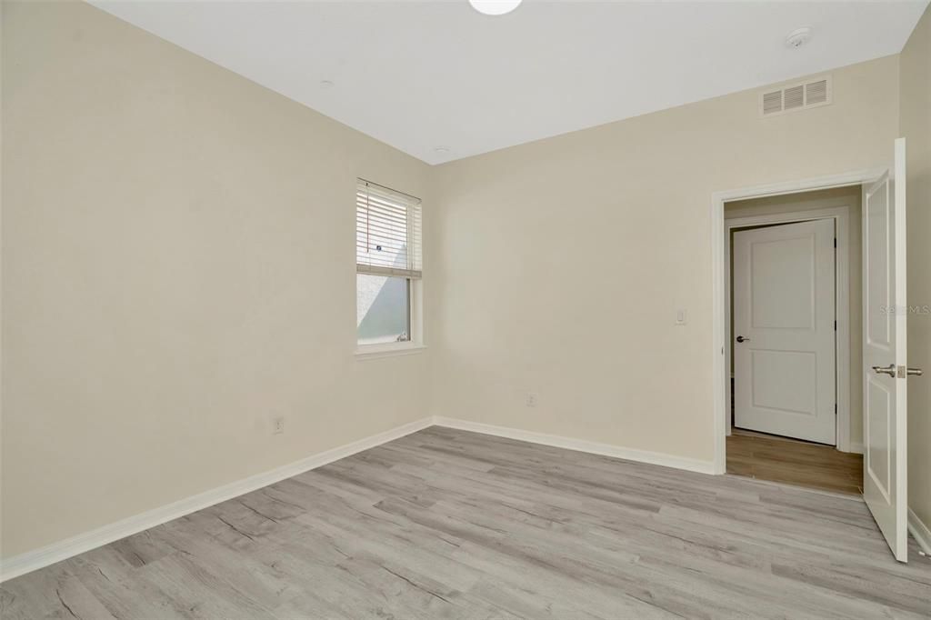 For Sale: $600,000 (5 beds, 3 baths, 2237 Square Feet)