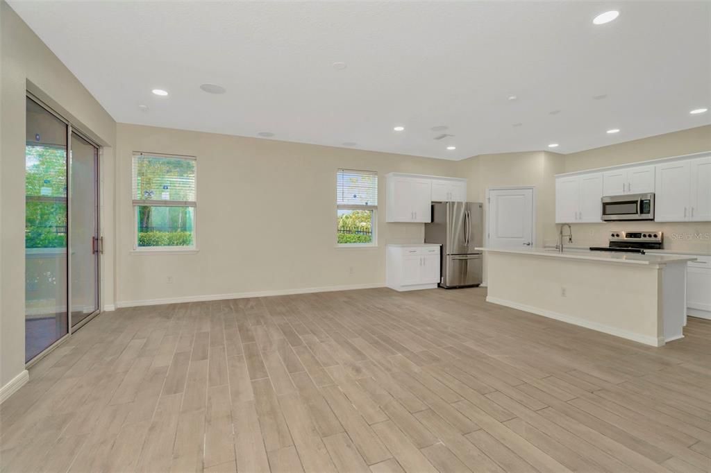 For Sale: $600,000 (5 beds, 3 baths, 2237 Square Feet)