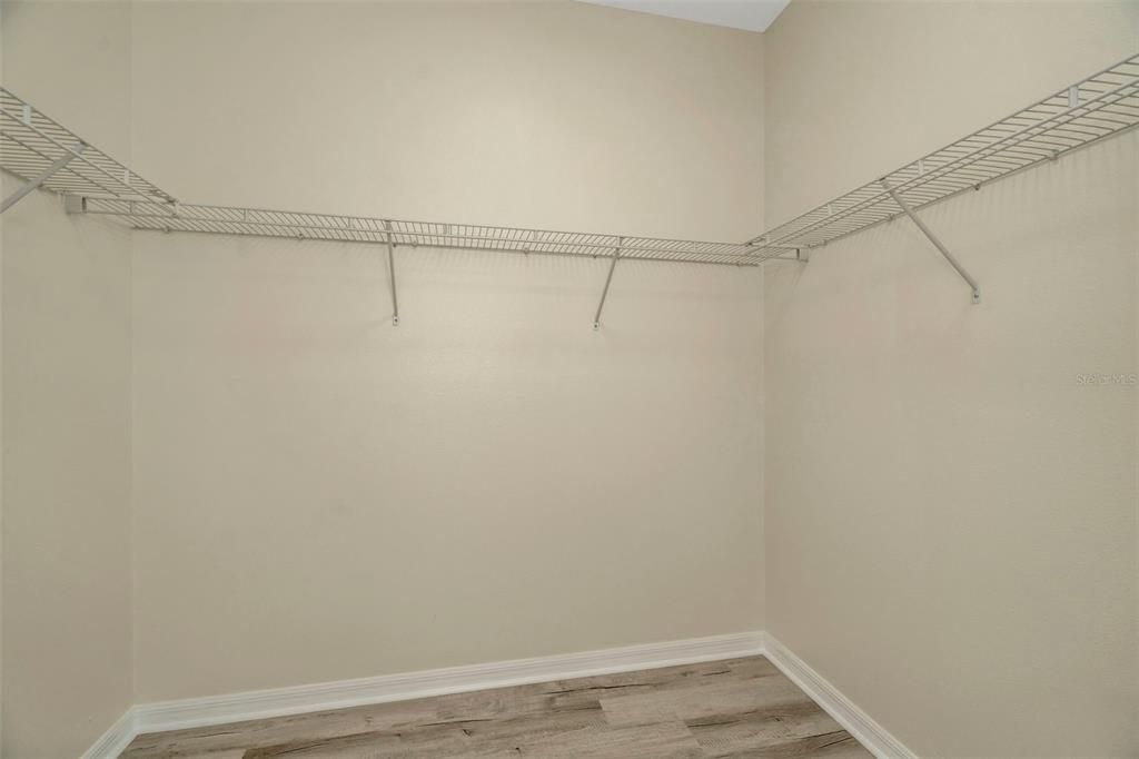 For Sale: $600,000 (5 beds, 3 baths, 2237 Square Feet)