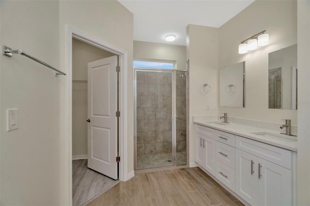 For Sale: $600,000 (5 beds, 3 baths, 2237 Square Feet)