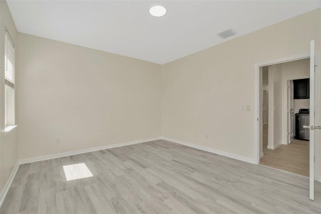 For Sale: $600,000 (5 beds, 3 baths, 2237 Square Feet)