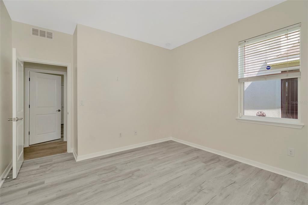 For Sale: $600,000 (5 beds, 3 baths, 2237 Square Feet)