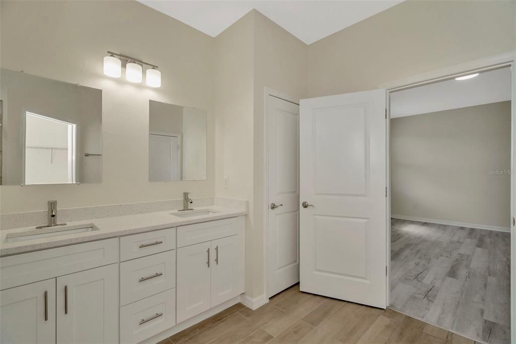 For Sale: $600,000 (5 beds, 3 baths, 2237 Square Feet)