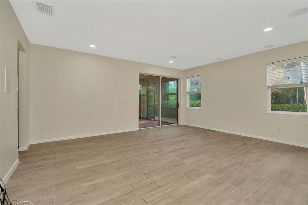 For Sale: $600,000 (5 beds, 3 baths, 2237 Square Feet)