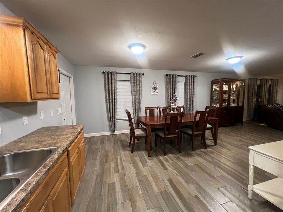 For Sale: $274,900 (3 beds, 2 baths, 1680 Square Feet)