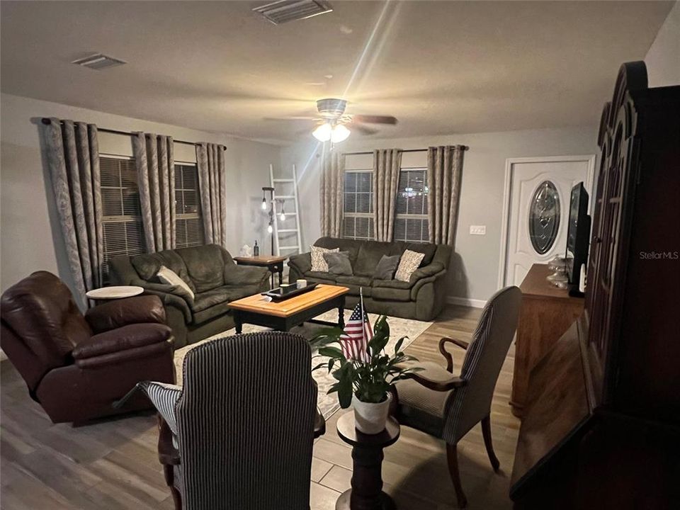 For Sale: $274,900 (3 beds, 2 baths, 1680 Square Feet)