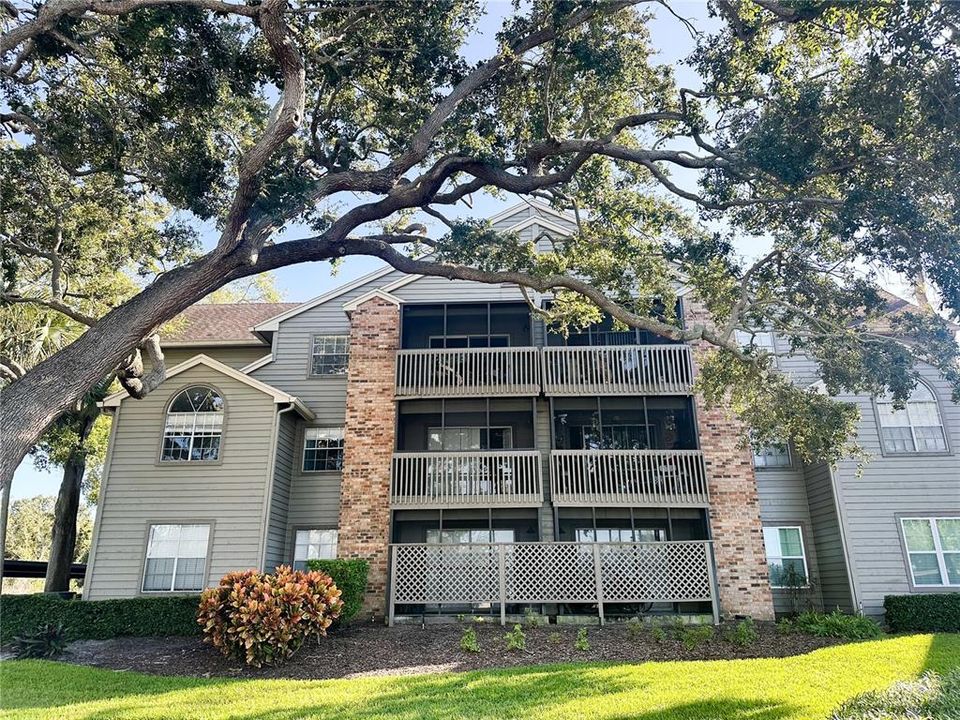 For Rent: $1,600 (2 beds, 2 baths, 900 Square Feet)