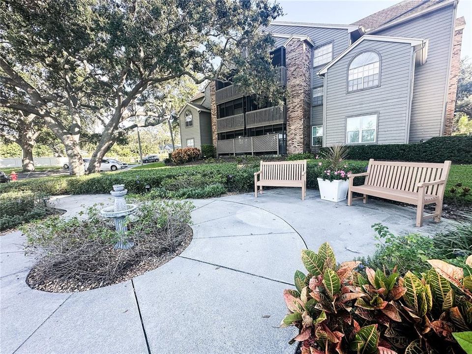 For Rent: $1,600 (2 beds, 2 baths, 900 Square Feet)