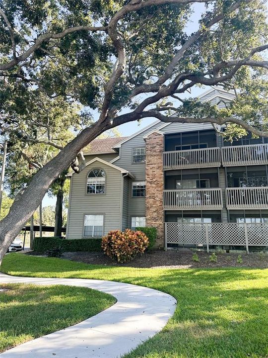 For Rent: $1,600 (2 beds, 2 baths, 900 Square Feet)