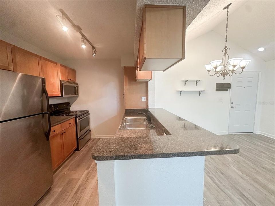 For Rent: $1,600 (2 beds, 2 baths, 900 Square Feet)
