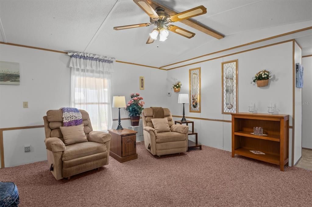 待售: $89,900 (2 贝兹, 2 浴室, 840 平方英尺)