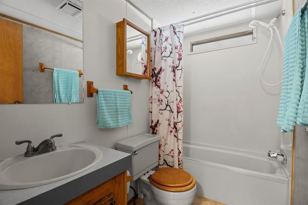 待售: $89,900 (2 贝兹, 2 浴室, 840 平方英尺)