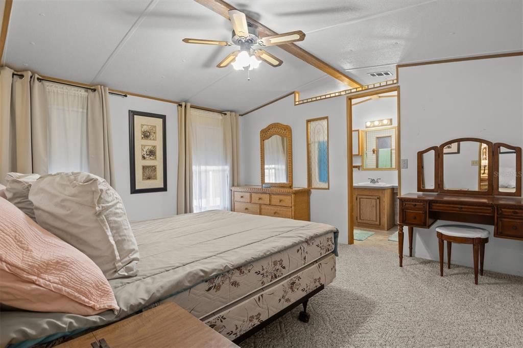 待售: $89,900 (2 贝兹, 2 浴室, 840 平方英尺)