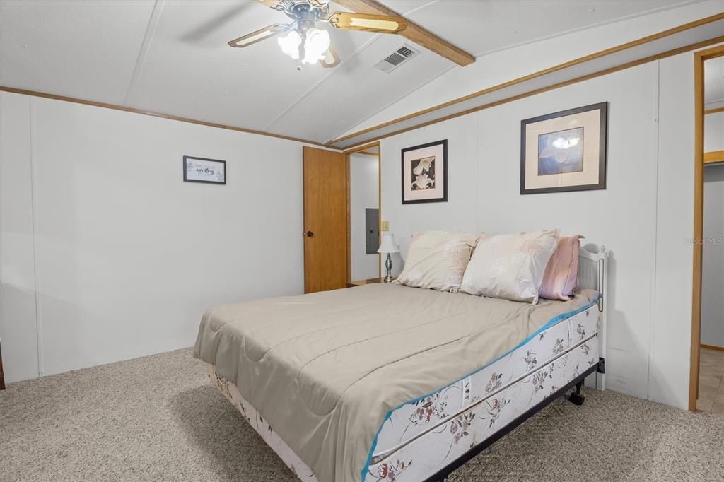 待售: $89,900 (2 贝兹, 2 浴室, 840 平方英尺)