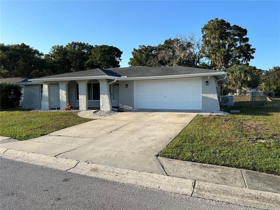 Active With Contract: $285,000 (3 beds, 2 baths, 1307 Square Feet)
