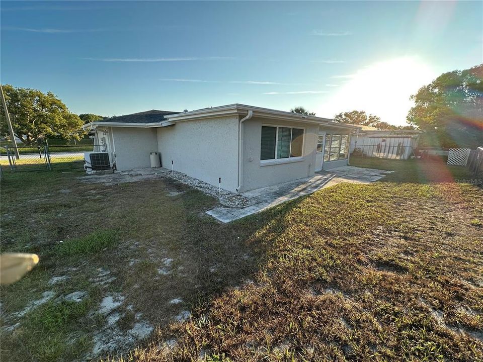 Active With Contract: $285,000 (3 beds, 2 baths, 1307 Square Feet)