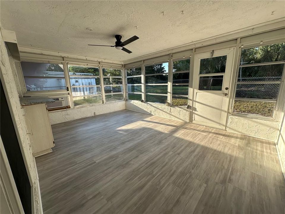 Active With Contract: $285,000 (3 beds, 2 baths, 1307 Square Feet)