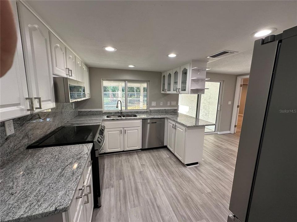 Active With Contract: $285,000 (3 beds, 2 baths, 1307 Square Feet)