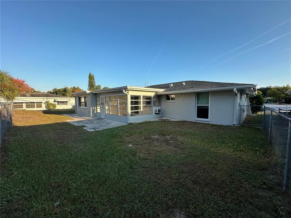 Active With Contract: $285,000 (3 beds, 2 baths, 1307 Square Feet)