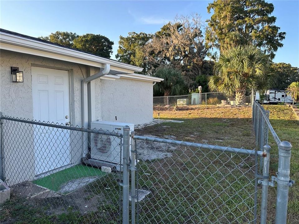 Active With Contract: $285,000 (3 beds, 2 baths, 1307 Square Feet)