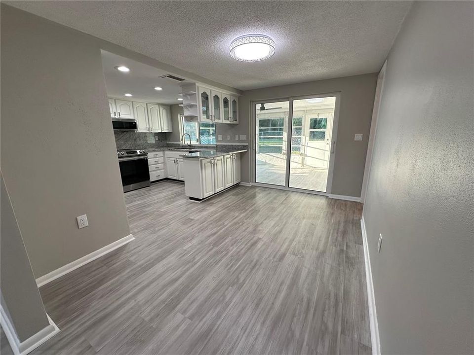 Active With Contract: $285,000 (3 beds, 2 baths, 1307 Square Feet)