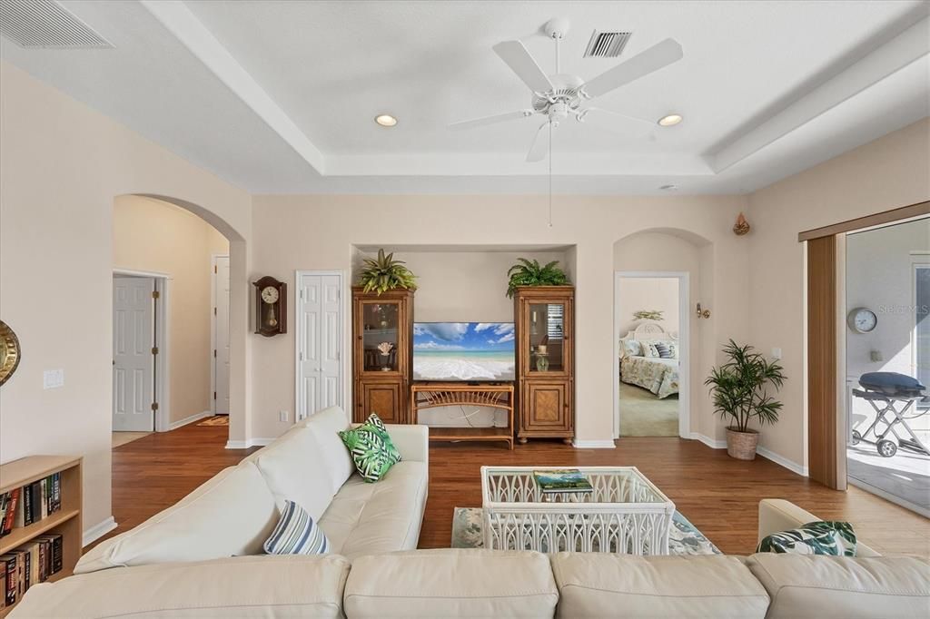 For Sale: $415,000 (3 beds, 2 baths, 1621 Square Feet)