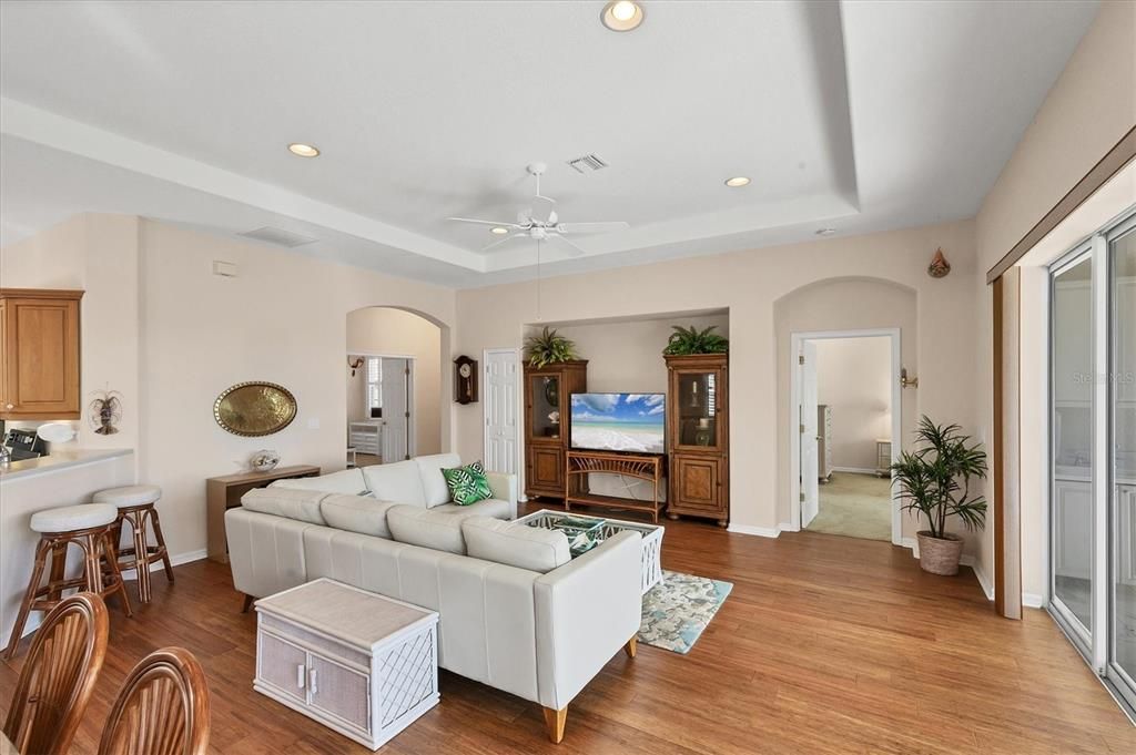 For Sale: $415,000 (3 beds, 2 baths, 1621 Square Feet)