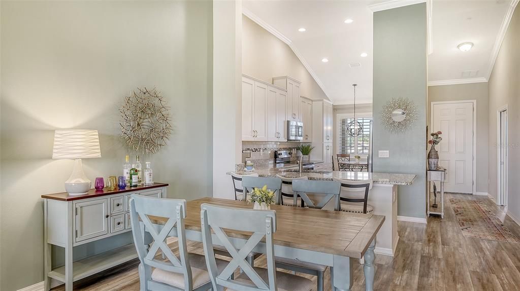 合同活跃: $365,000 (2 贝兹, 2 浴室, 1528 平方英尺)