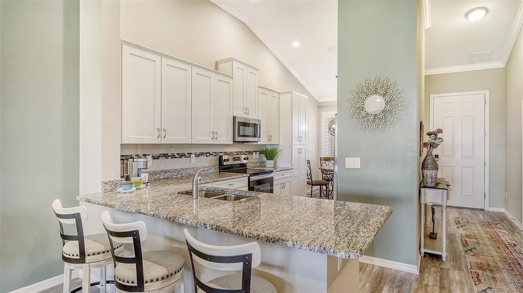 合同活跃: $365,000 (2 贝兹, 2 浴室, 1528 平方英尺)