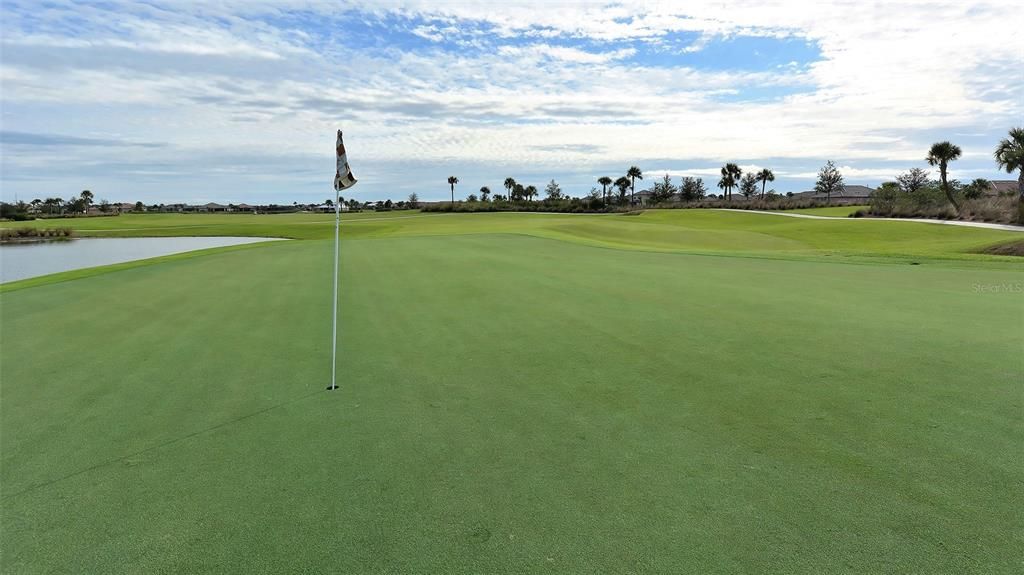 合同活跃: $365,000 (2 贝兹, 2 浴室, 1528 平方英尺)