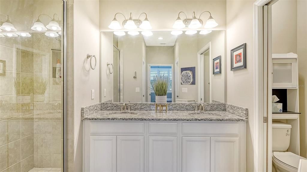 合同活跃: $365,000 (2 贝兹, 2 浴室, 1528 平方英尺)