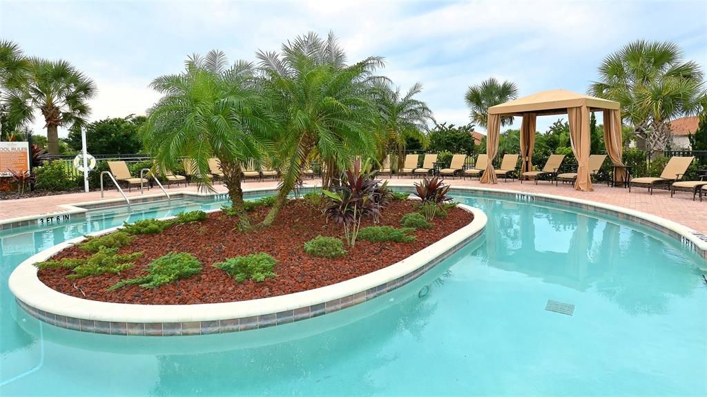 合同活跃: $365,000 (2 贝兹, 2 浴室, 1528 平方英尺)