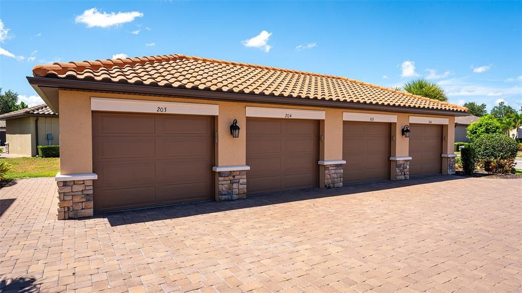 合同活跃: $365,000 (2 贝兹, 2 浴室, 1528 平方英尺)