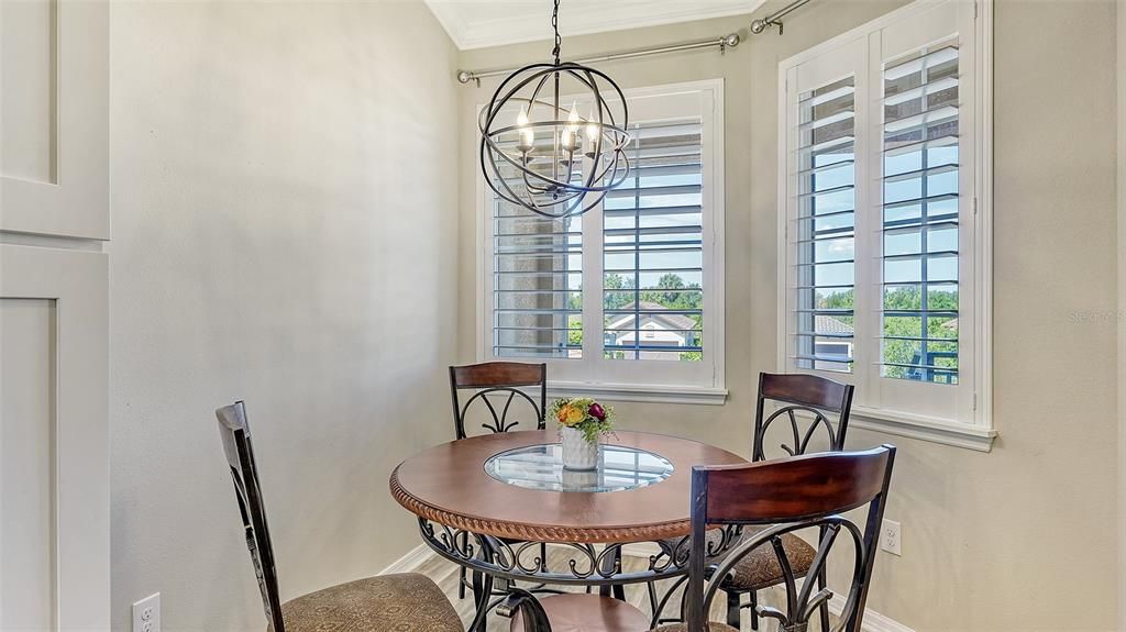 合同活跃: $365,000 (2 贝兹, 2 浴室, 1528 平方英尺)