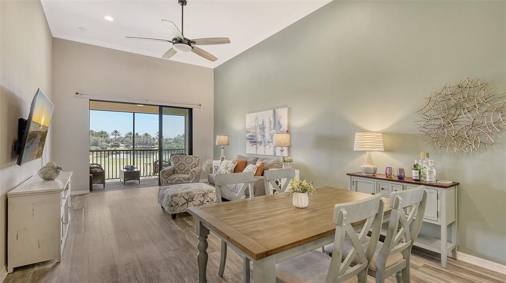 合同活跃: $365,000 (2 贝兹, 2 浴室, 1528 平方英尺)